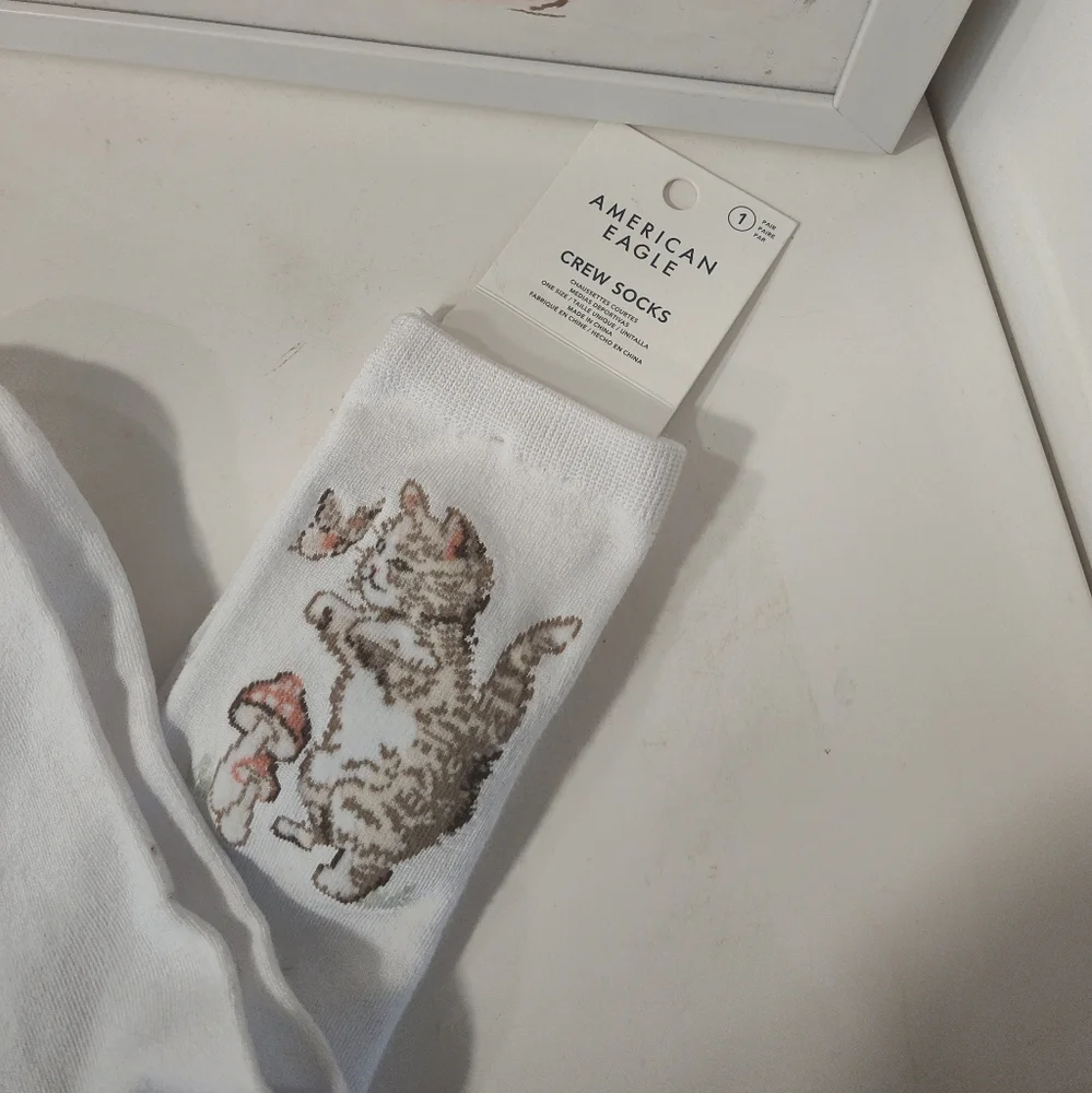 NWT American Eagle Outfitters Crew Socks White w/ Cat and Mushroom Design, OS - Picture 4 of 7